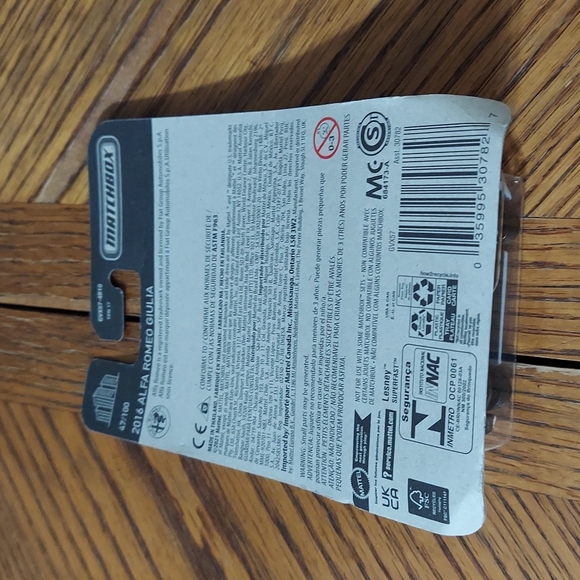 Matchbox 2016 Alfa Romeo Giulia - Picture 2 of 7